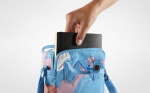 Fjallraven_Kanken_Art_Sling_kolor_972_Ocean_Surface_5.jpg