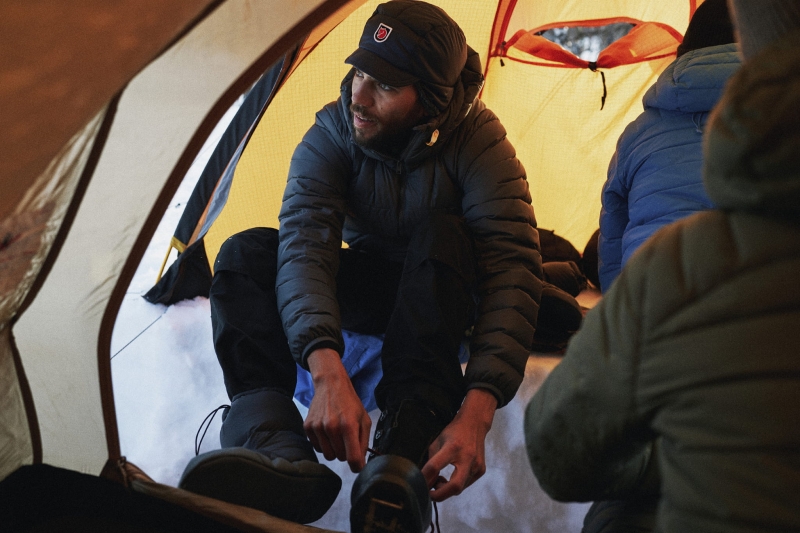 Expedition Padded Cap - zimowa czapka z daszkiem - kolor: 560 - Navy