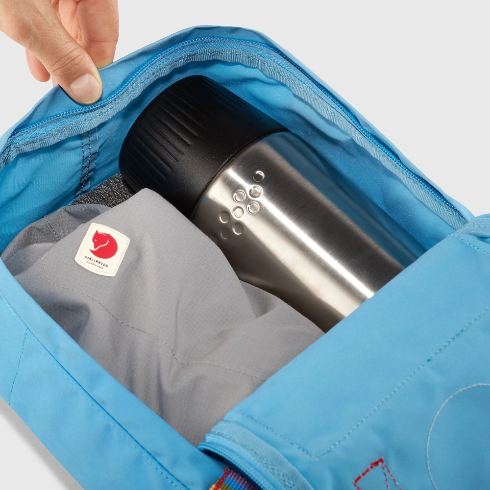 Fjallraven_Kanken_Rainbow_Mini_1.webp