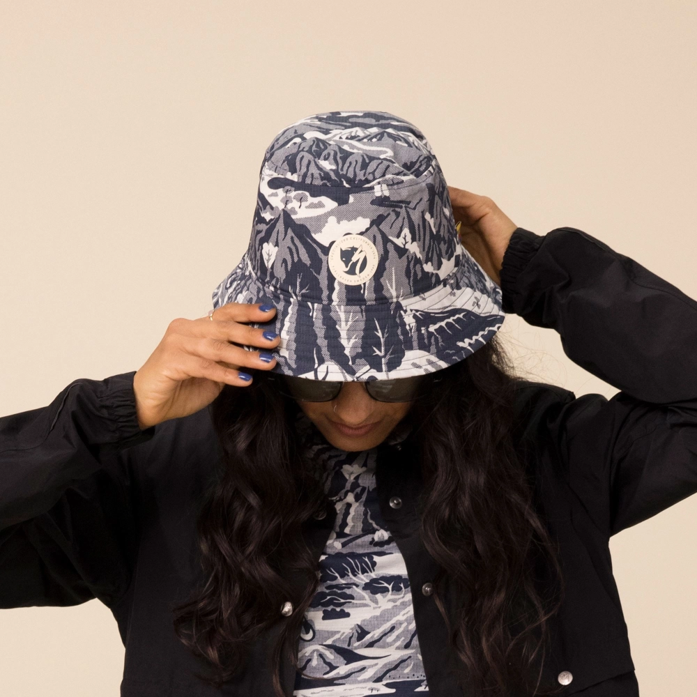Fjallraven Specialized Hat, kolor: 560-111 - Navy / Eggshell