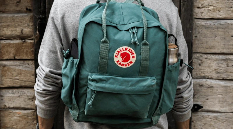 Fjallraven_Kanken_Outlong_kolor_664_Frost_Green.webp