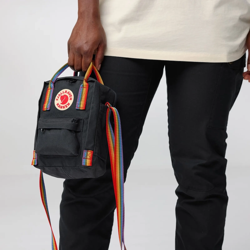 saszetka_turystyczna_Fjallraven_Kanken_Rainbow_Sling_5.webp