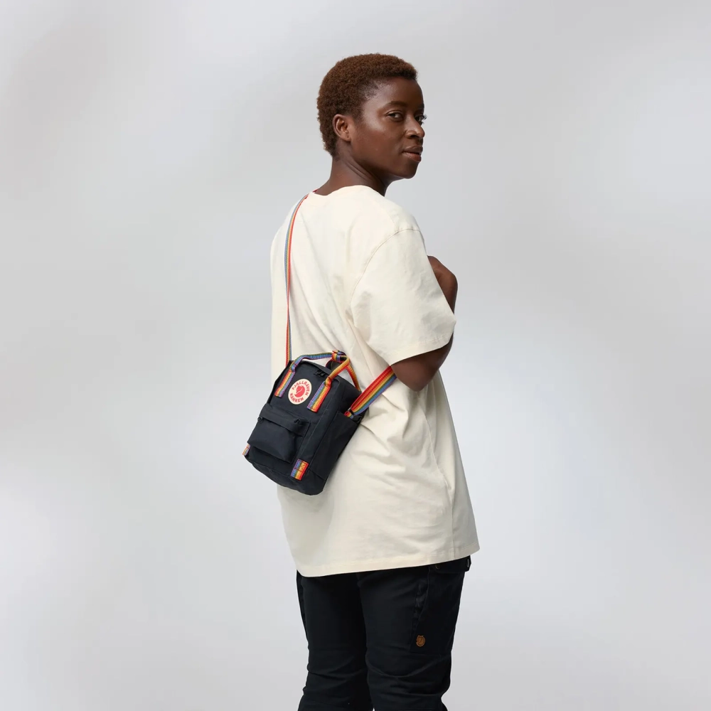 saszetka_turystyczna_Fjallraven_Kanken_Rainbow_Sling_3.webp