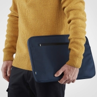 etui_Fjallraven_Kanken_Laptop_Case_15_kolor_560_Navy_2.jpg