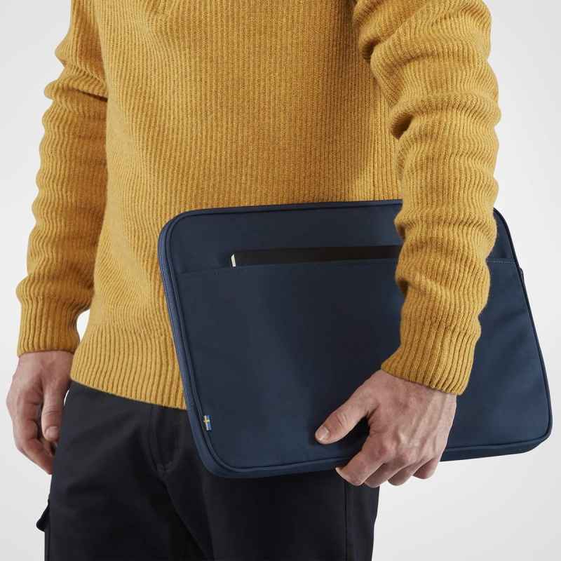 etui_Fjallraven_Kanken_Laptop_Case_15_kolor_560_Navy_2.jpg