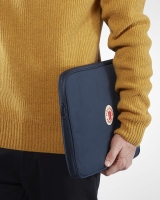 etui_Fjallraven_Kanken_Laptop_Case_15_kolor_560_Navy_3.jpg