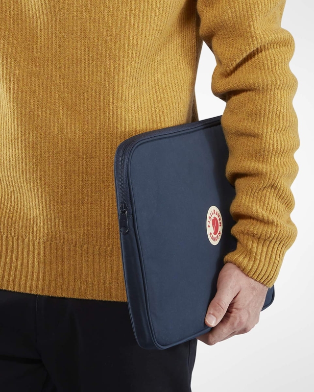 etui_Fjallraven_Kanken_Laptop_Case_15_kolor_560_Navy_3.jpg